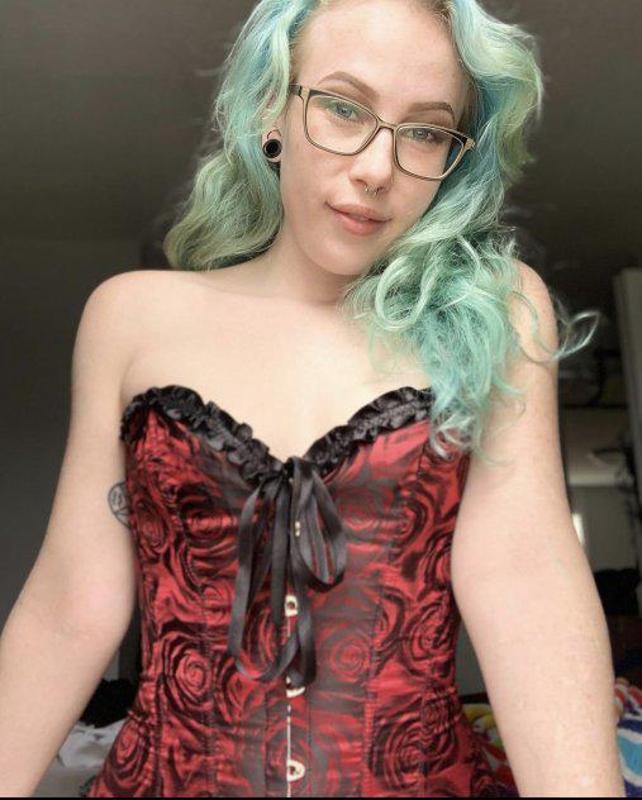 I’m available for hookup and massage both incall and outcall service