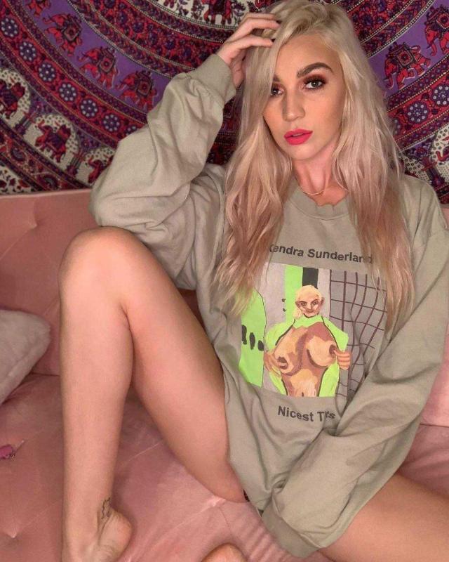 “Do you need my service?Hit me up 🤙🏽🤩😍