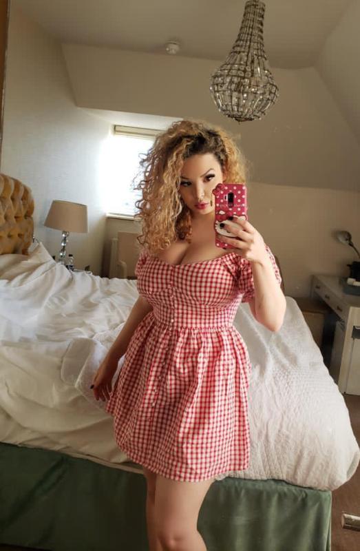 AVAILABLE FOR HOOKUP❤️😍