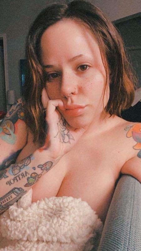 Hey babe! Wanna bang tonight? Hit me up now!