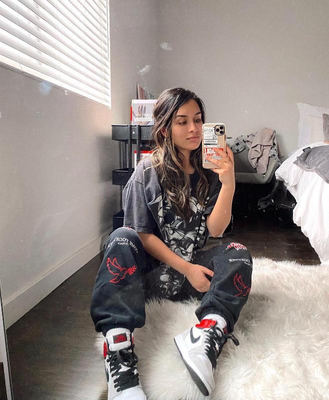 I'M AVAILABLE FOR BOTH INCALL AND OUTCALL SERVICE