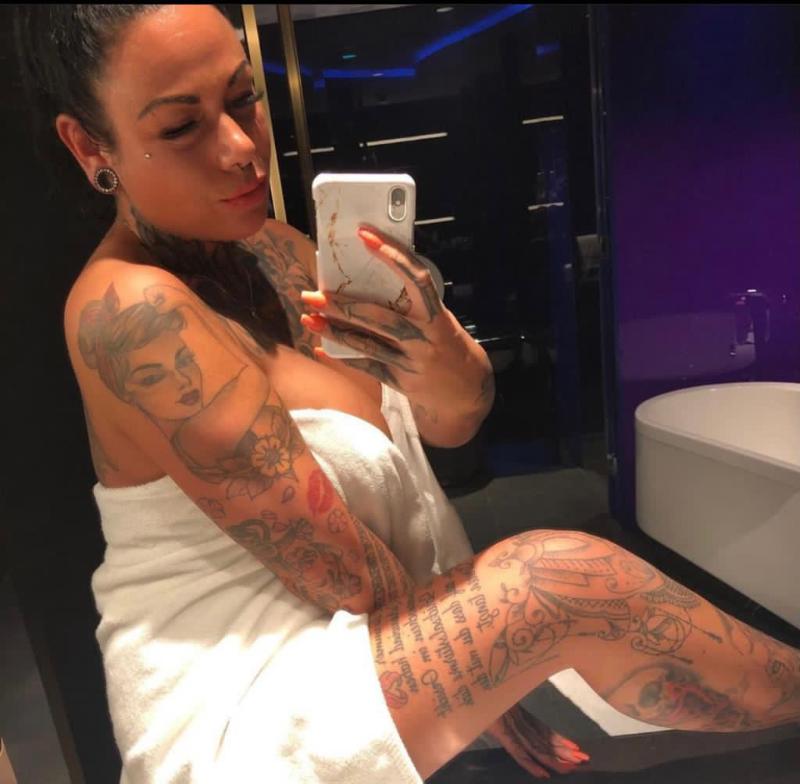 (561) 240-2470 i’m a horny matured lady, I love squirting I Wanna fulfill your