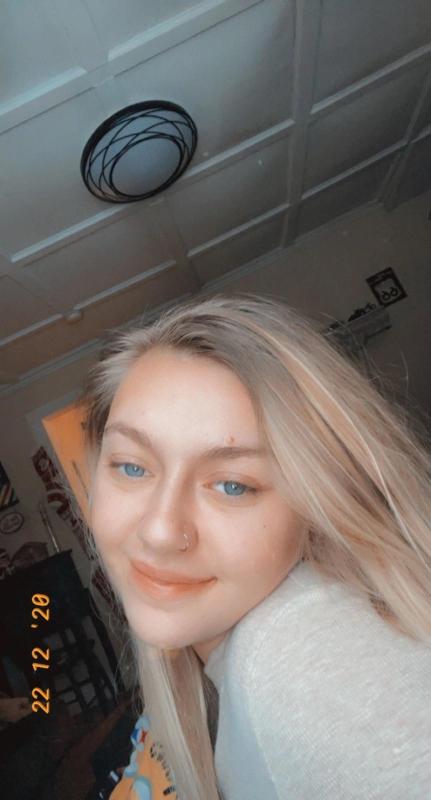 Horny asf HMU I’m available👅😍