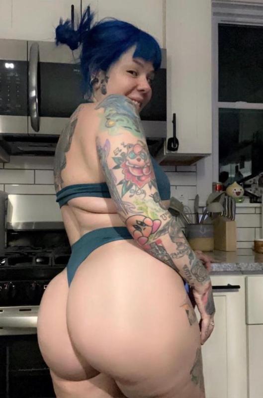 Down and available to fuck 👅👅🍆🍆🍑🍑