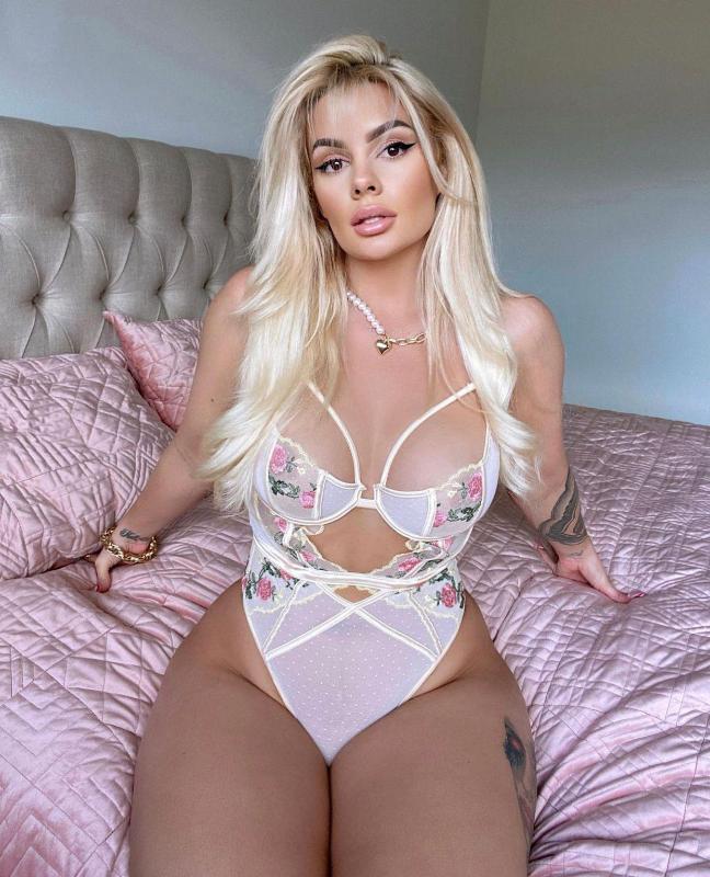 I'm available for both incall and outcall