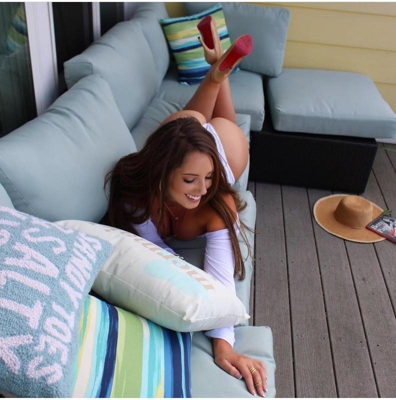 ESCORT AVAILABLE FOR HOOKUP