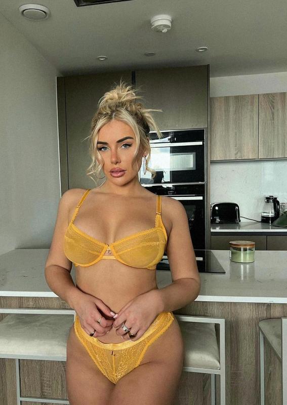 The New Sexy Sugar Girl🤤 in Town, I am available to fulfill your wildes 💕