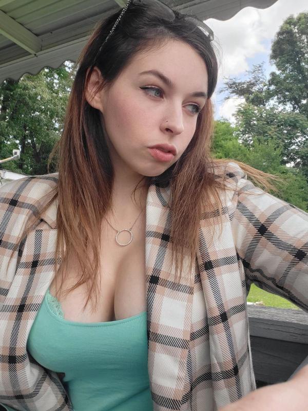 I am available right now YoungHott$exy Classy and Wet text me (605) 606-9898