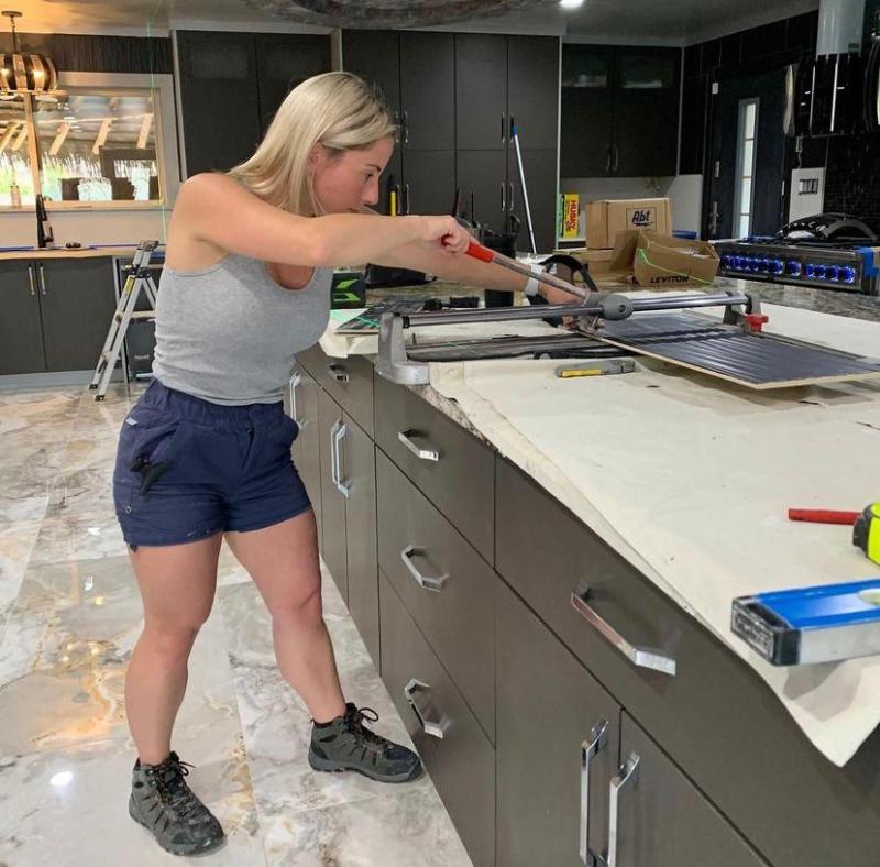 Escorts Available for Hookup Cash only