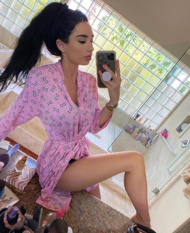 SO HORNY HOT WET PUSSY AVAILABLE 🥵