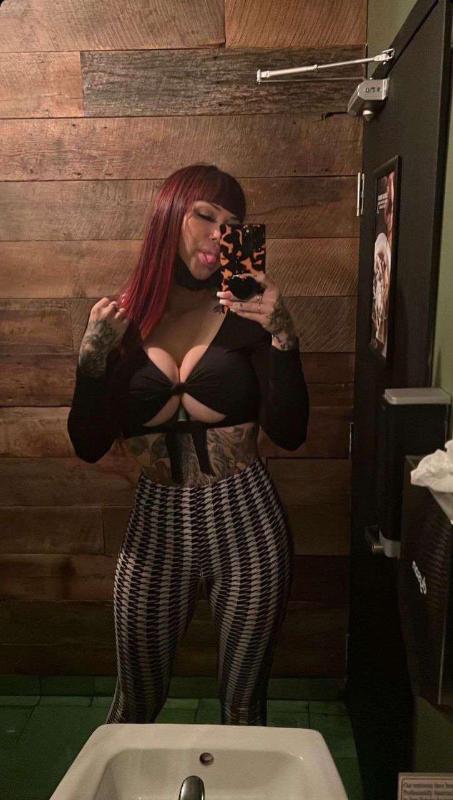 I’m a 5,5 white Caucasian Down for quick fun  I do incall,, motel, hotel, car **