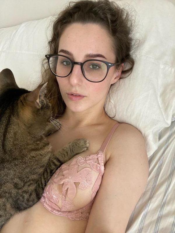 Hey 👋 I’m Doris 💕💕available to have some fun💦🍆.