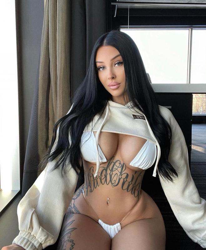 Hi 👋 , I’m a sexy 🍌 escort 😻 available for hookups 🍆💦🥰