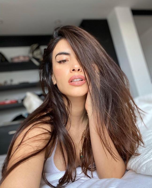 I'M available for body massage with happy ending and hot sex, I'm available for both incall$outcall