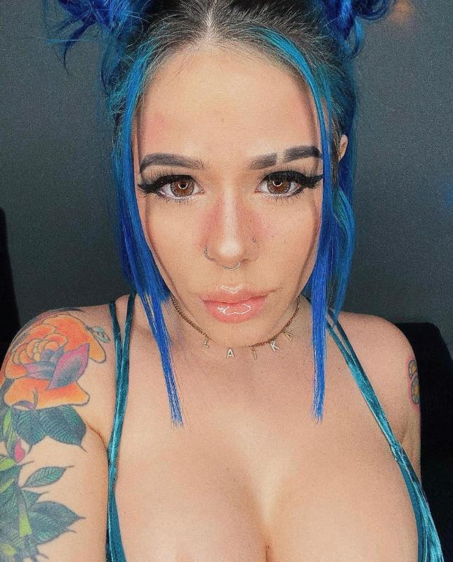 I’m hot and ready to be fucked😋🍆🍑