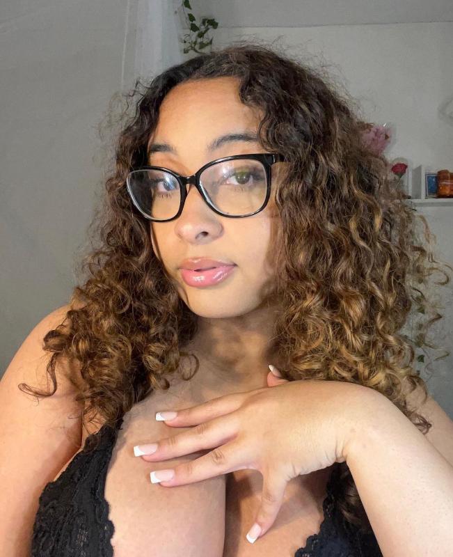 HMU on Snap jannetbrielle5 or 8328101039 IF YOU’RE DOWN TO FUCK