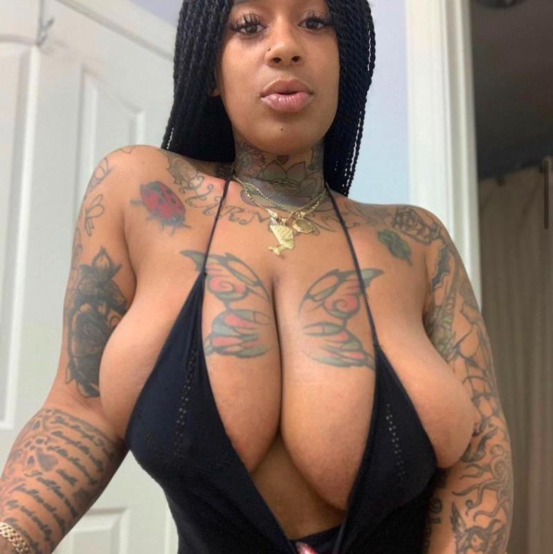 AVAILABLE FOR HOOKUP, HMU 🤙🏾👅😈🥰